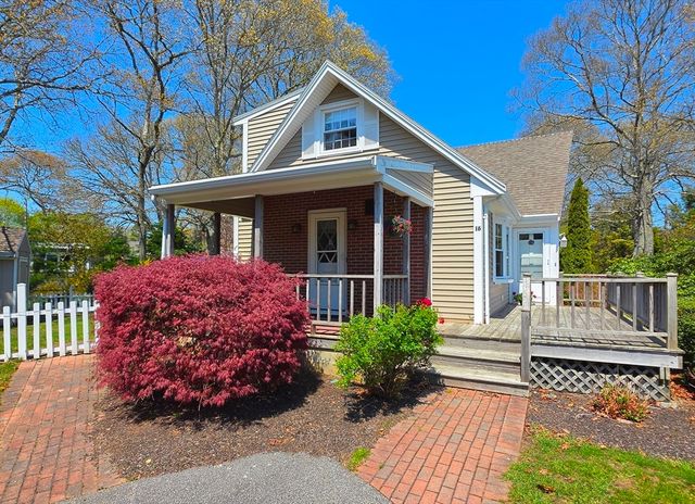 16 Pine Hollow Road, Falmouth, MA 02536