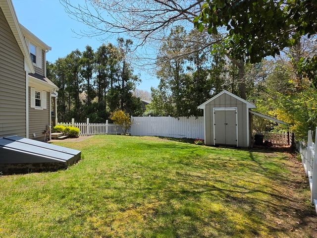 16 Pine Hollow Road, Falmouth, MA 02536
