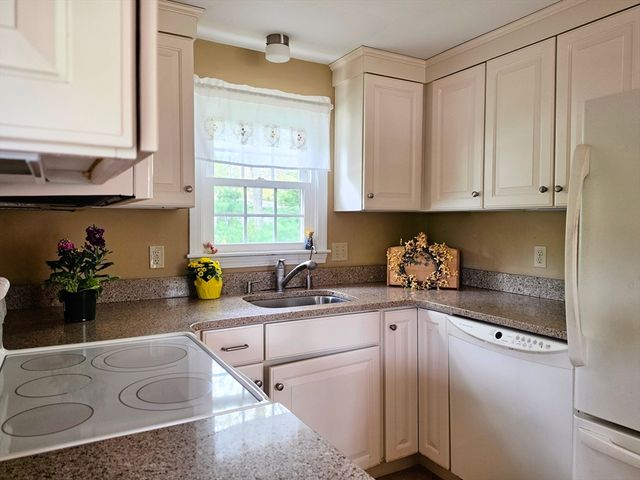 16 Pine Hollow Road, Falmouth, MA 02536