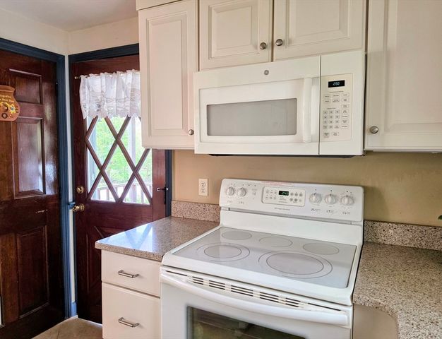 16 Pine Hollow Road, Falmouth, MA 02536