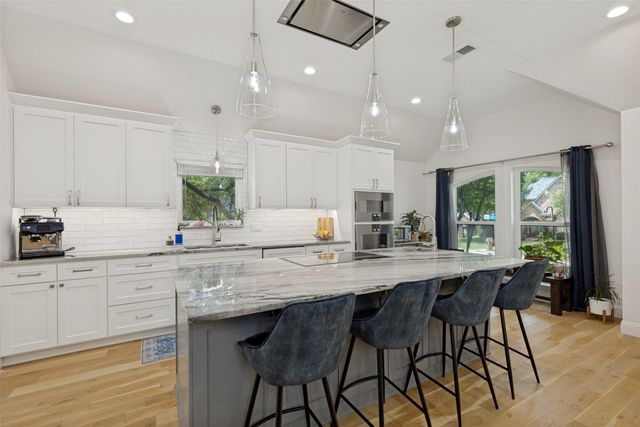 501 Green Meadow Street N, Colleyville, TX 76034