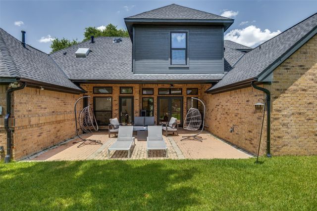 501 Green Meadow Street N, Colleyville, TX 76034