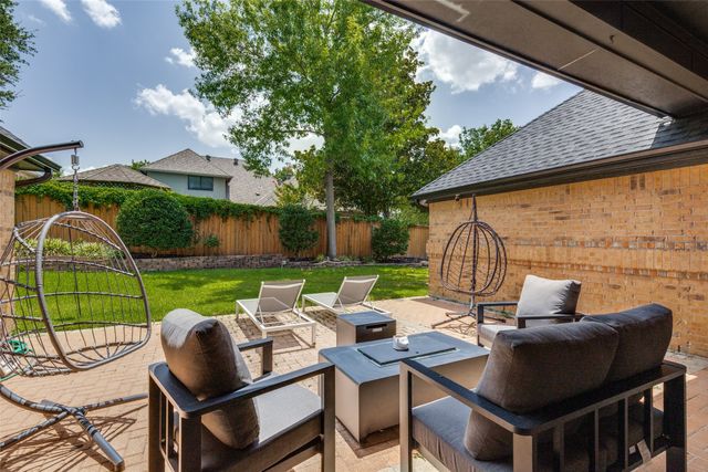 501 Green Meadow Street N, Colleyville, TX 76034