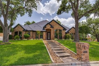 501 Green Meadow Street N, Colleyville, TX 76034