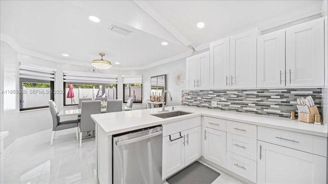 11611 SW 9th Ct, Pembroke Pines, FL 33025