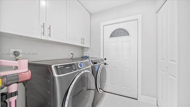 11611 SW 9th Ct, Pembroke Pines, FL 33025