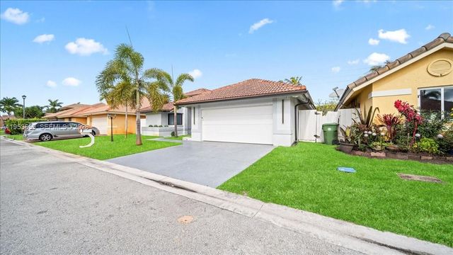 11611 SW 9th Ct, Pembroke Pines, FL 33025