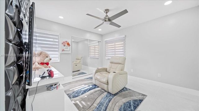 11611 SW 9th Ct, Pembroke Pines, FL 33025