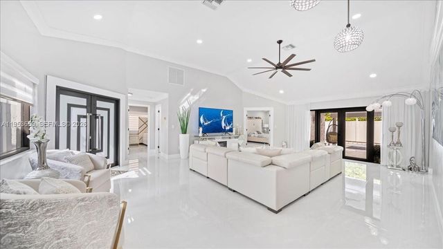 11611 SW 9th Ct, Pembroke Pines, FL 33025