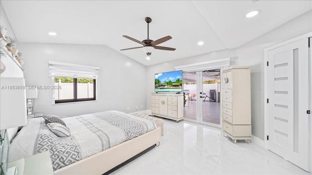 11611 SW 9th Ct, Pembroke Pines, FL 33025