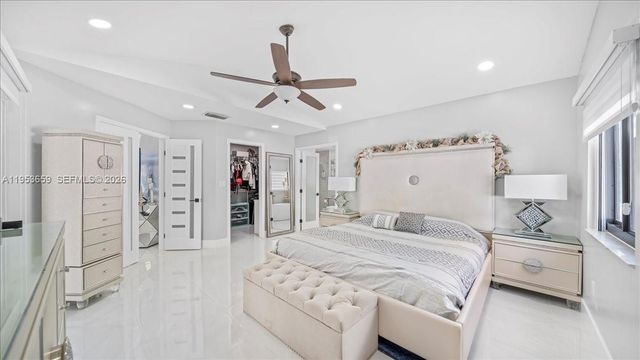 11611 SW 9th Ct, Pembroke Pines, FL 33025