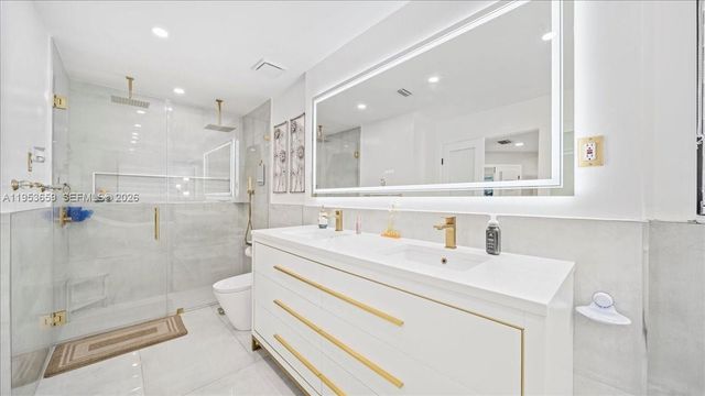 11611 SW 9th Ct, Pembroke Pines, FL 33025