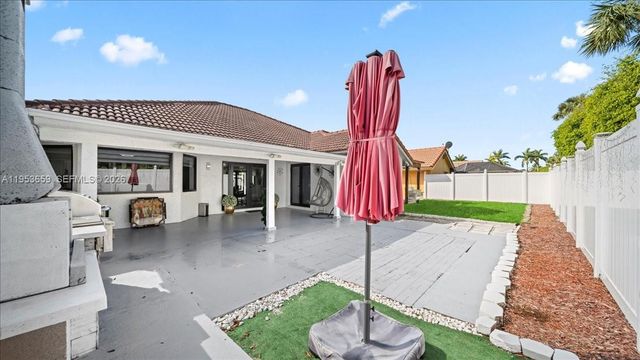 11611 SW 9th Ct, Pembroke Pines, FL 33025