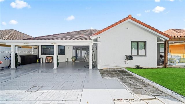 11611 SW 9th Ct, Pembroke Pines, FL 33025