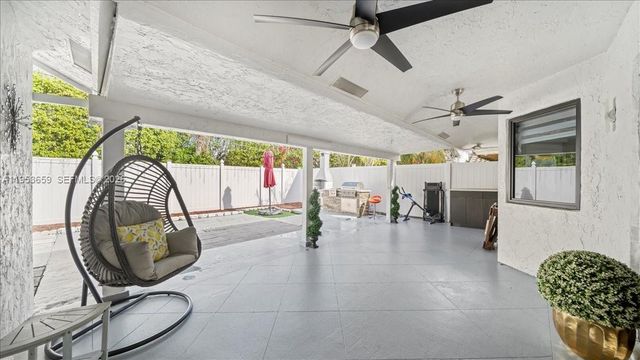 11611 SW 9th Ct, Pembroke Pines, FL 33025