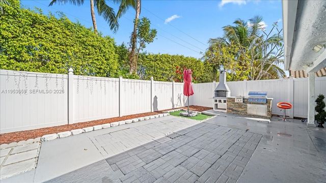 11611 SW 9th Ct, Pembroke Pines, FL 33025