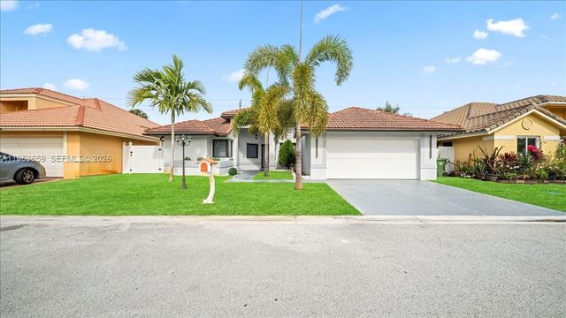 11611 SW 9th Ct, Pembroke Pines, FL 33025