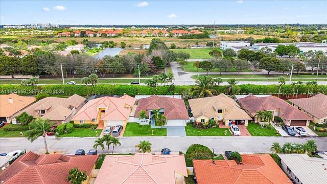 11611 SW 9th Ct, Pembroke Pines, FL 33025