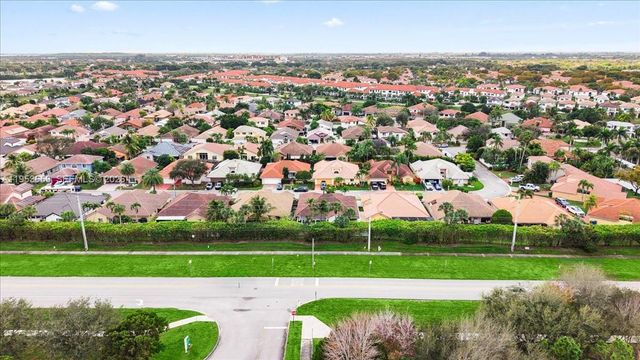 11611 SW 9th Ct, Pembroke Pines, FL 33025