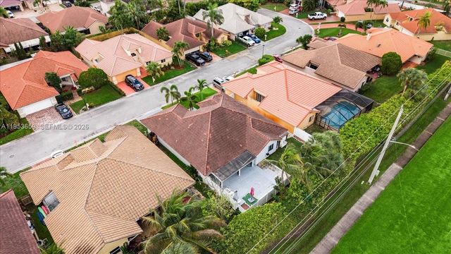 11611 SW 9th Ct, Pembroke Pines, FL 33025