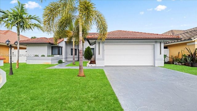 11611 SW 9th Ct, Pembroke Pines, FL 33025