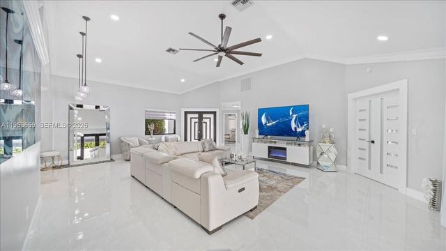 11611 SW 9th Ct, Pembroke Pines, FL 33025