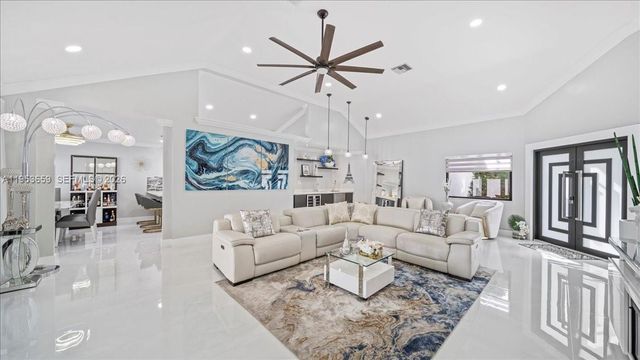 11611 SW 9th Ct, Pembroke Pines, FL 33025