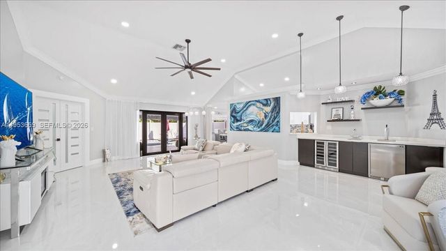 11611 SW 9th Ct, Pembroke Pines, FL 33025