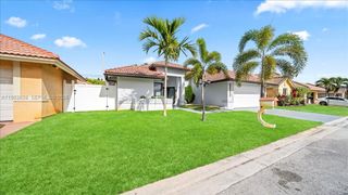 11611 SW 9th Ct, Pembroke Pines, FL 33025