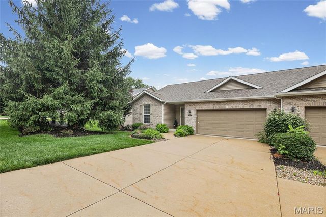923 Esic Drive, Edwardsville, IL 62025