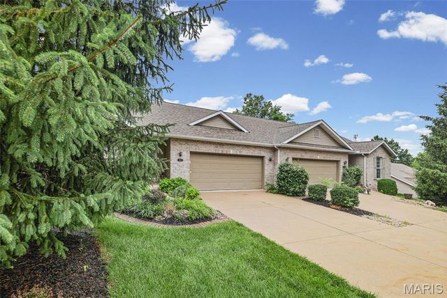 923 Esic Drive, Edwardsville, IL 62025