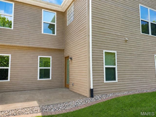 923 Esic Drive, Edwardsville, IL 62025