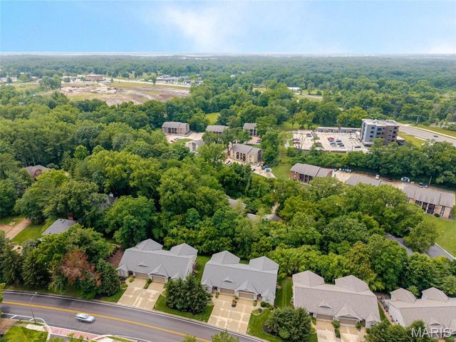 923 Esic Drive, Edwardsville, IL 62025