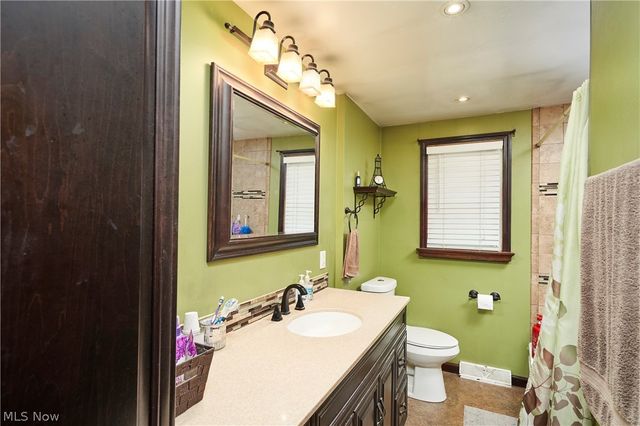 230 Valley View Drive, Wadsworth, OH 44281