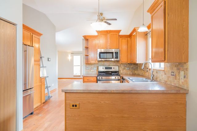 170 Dickens Trail, Elgin, IL 60120