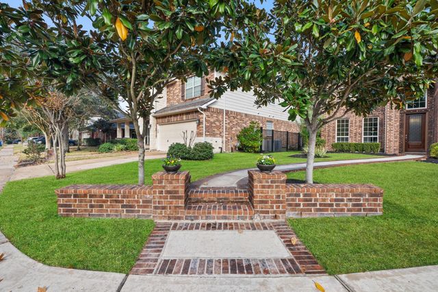 18450 W Laura Shore Drive, Cypress, TX 77433