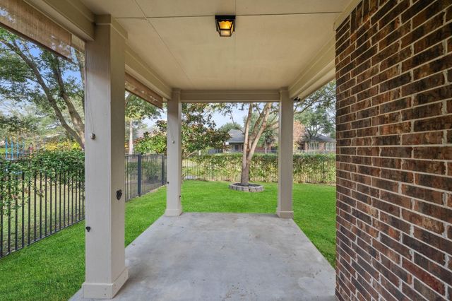 18450 W Laura Shore Drive, Cypress, TX 77433