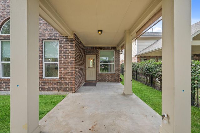 18450 W Laura Shore Drive, Cypress, TX 77433