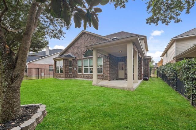 18450 W Laura Shore Drive, Cypress, TX 77433