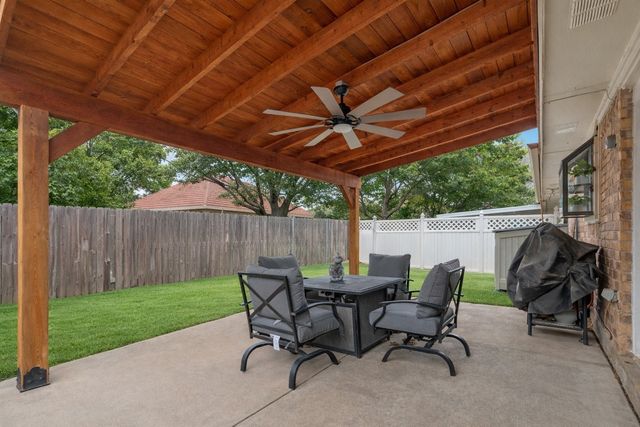 417 Sunnybrook Court, Bedford, TX 76021