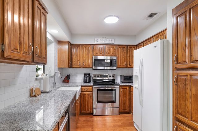 417 Sunnybrook Court, Bedford, TX 76021