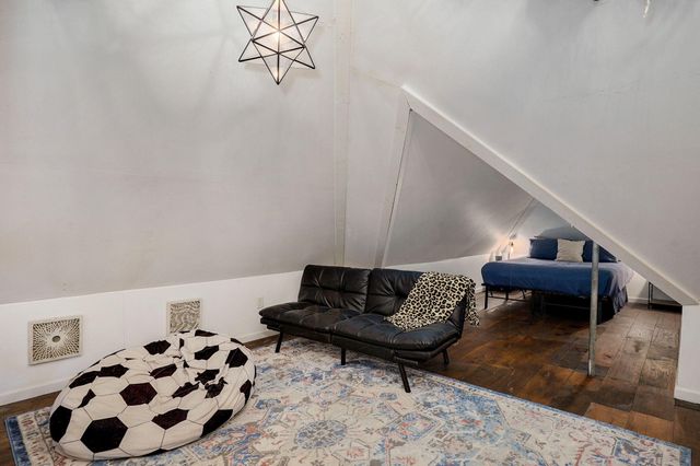 630 S Market Avenue, Springfield, MO 65806