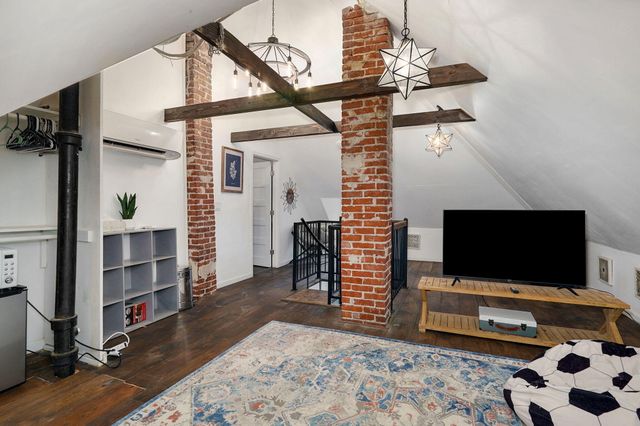 630 S Market Avenue, Springfield, MO 65806