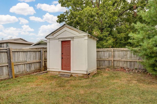 630 S Market Avenue, Springfield, MO 65806