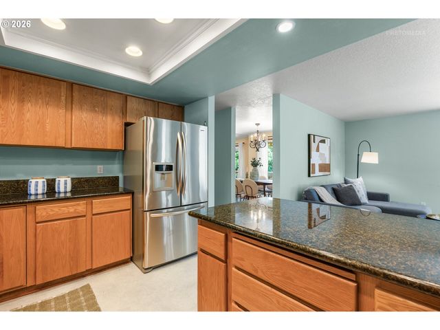 1935 HILLHOUSE Dr, West Linn, OR 97068