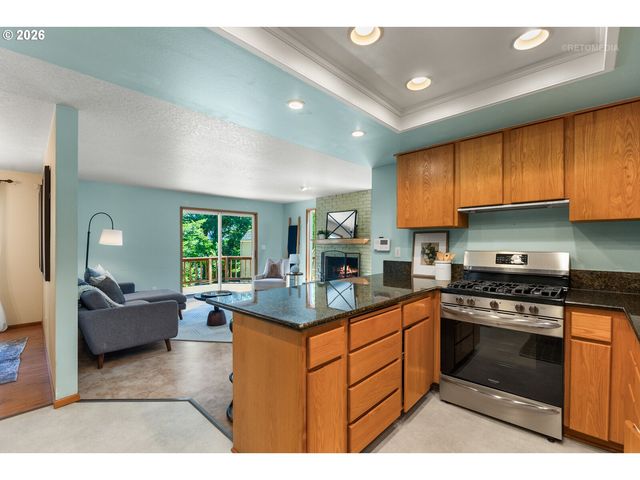 1935 HILLHOUSE Dr, West Linn, OR 97068