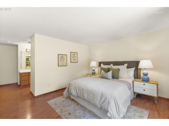 1935 HILLHOUSE Dr, West Linn, OR 97068