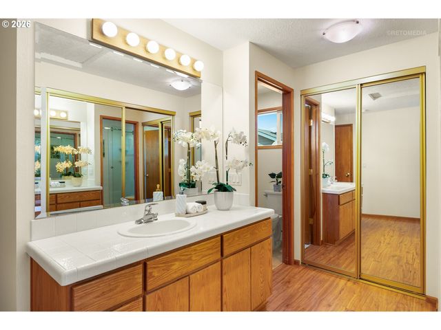 1935 HILLHOUSE Dr, West Linn, OR 97068