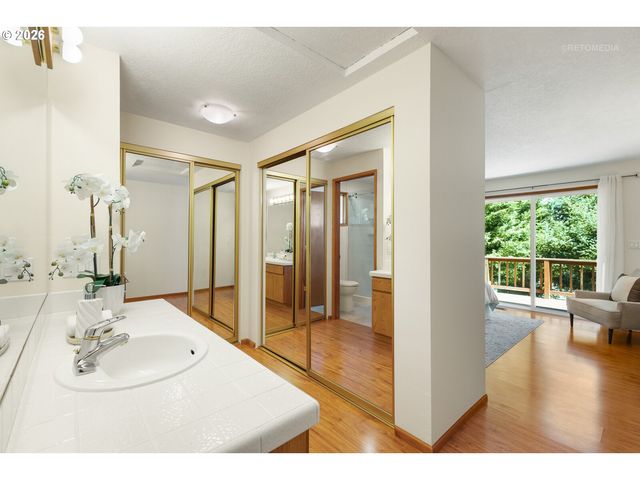 1935 HILLHOUSE Dr, West Linn, OR 97068