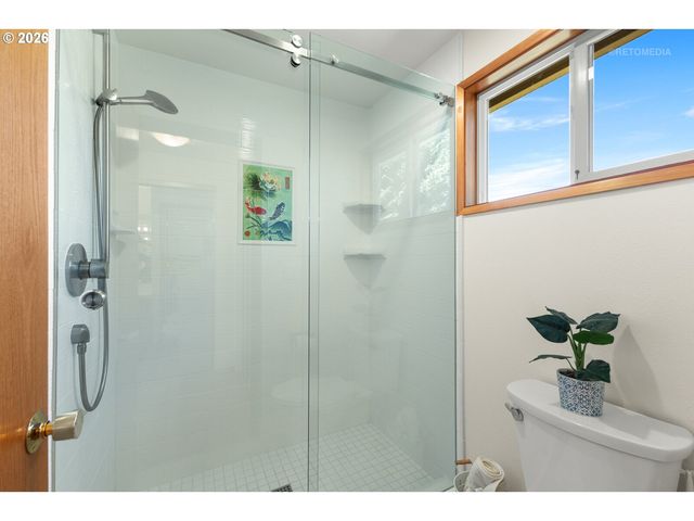 1935 HILLHOUSE Dr, West Linn, OR 97068